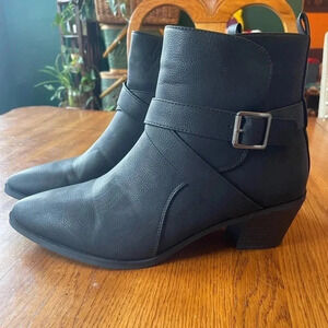 Maurice’s‎ Supercush Claire Ankle Boot EEUC Size 9.5 Bin D